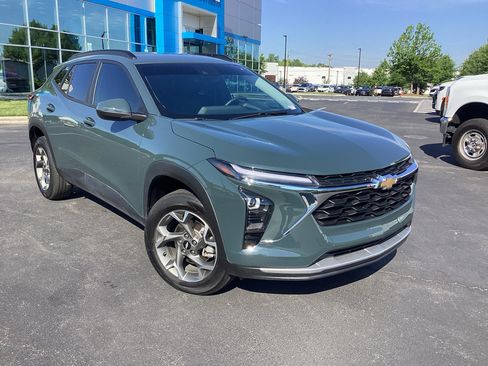 Used 2025 Chevrolet Trax LT w/ Driver Confidence Package FWD image 7