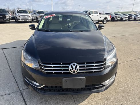 Used 2013 Volkswagen Passat TDI SEL Premium image 3
