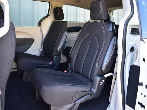 Used 2023 Chrysler Voyager LX FWD image 19