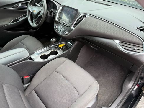 Used 2020 Chevrolet Malibu LT FWD image 17