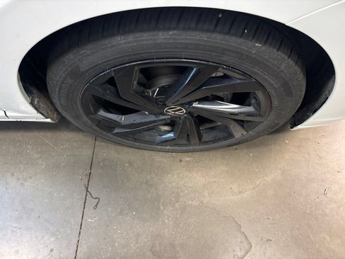 Used 2025 Volkswagen Jetta SE w/ Black Wheel Package FWD image 8