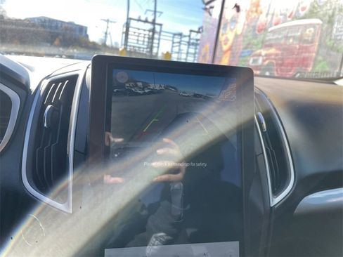 Used 2021 Ford Edge SE image 19