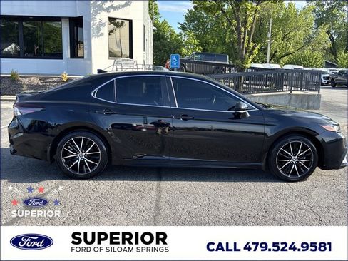 Used 2024 Toyota Camry SE FWD image 2