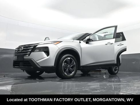 Used 2024 Nissan Rogue SV AWD/4WD image 32