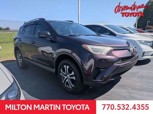 Used 2017 Toyota RAV4 LE FWD image 1