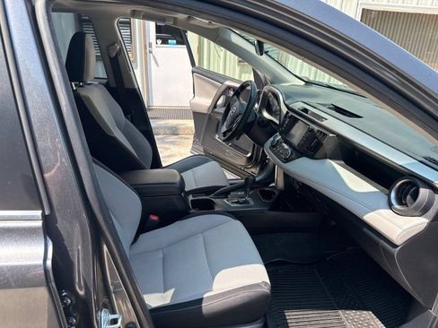 Used 2018 Toyota RAV4 XLE w/ Convenience Package AWD/4WD image 17