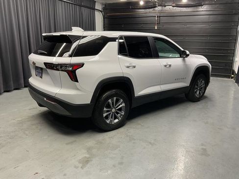 Used 2025 Chevrolet Equinox LT FWD image 7