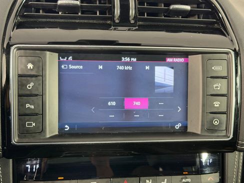 Used 2018 Jaguar F-PACE S image 25