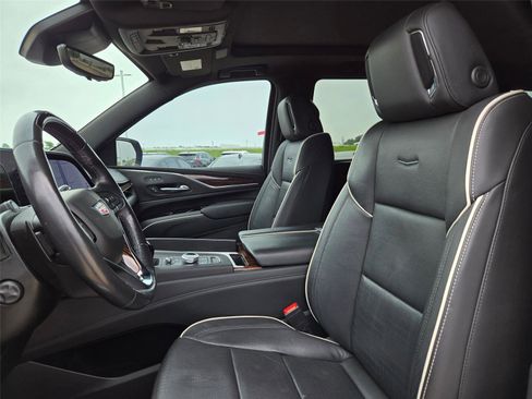 Used 2022 Cadillac Escalade Premium Luxury AWD/4WD image 29