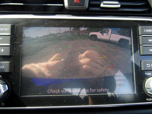 Used 2020 Nissan Versa SR w/ Convenience Package image 10