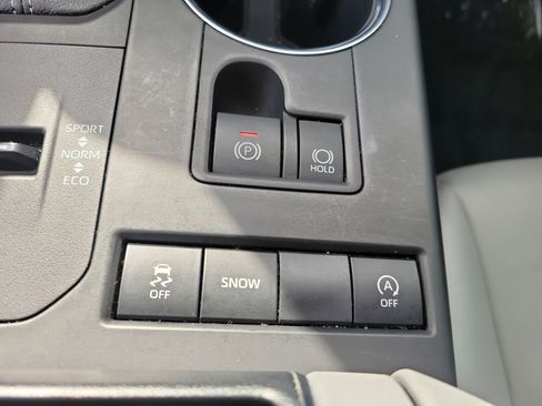 Used 2022 Toyota Highlander XLE image 24