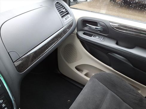 Used 2018 Dodge Grand Caravan SE w/ UConnect Hands-Free Group FWD image 33