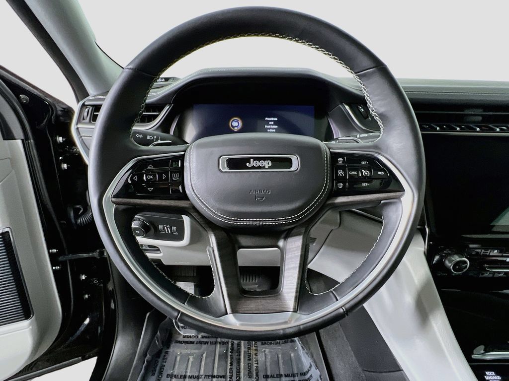 Used 2022 Jeep Grand Cherokee Overland AWD/4WD image 11