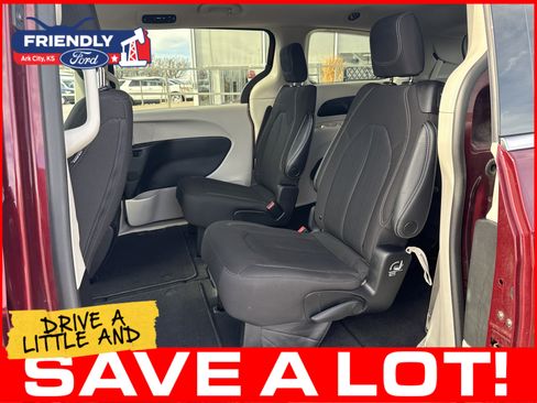 Used 2023 Chrysler Voyager LX FWD image 14