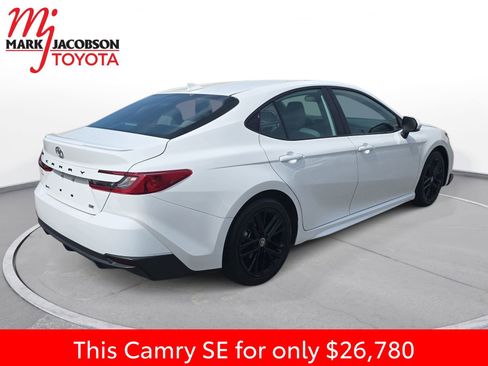 Used 2025 Toyota Camry SE FWD image 9