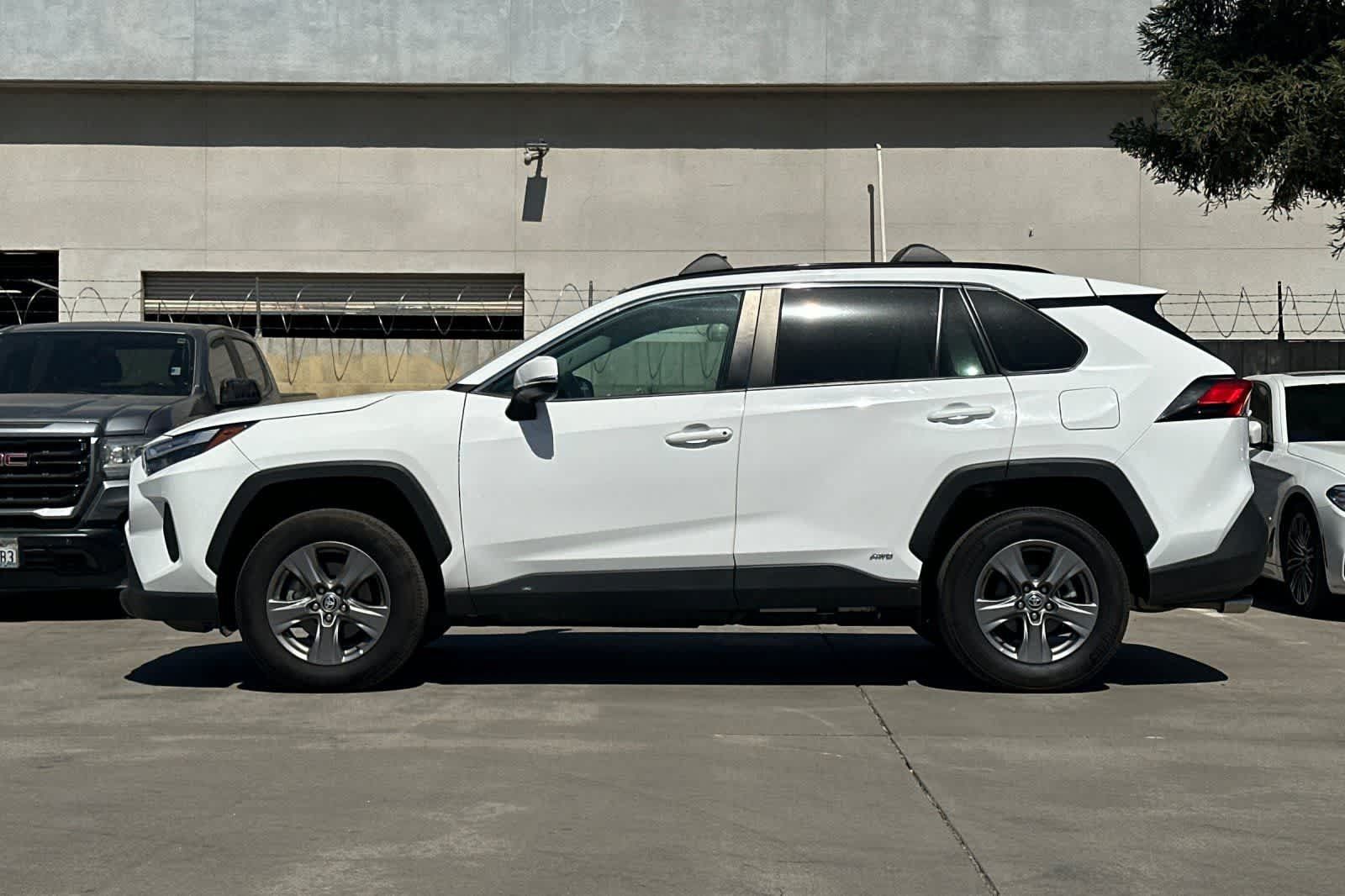 Used 2024 Toyota RAV4 XLE AWD/4WD image 6