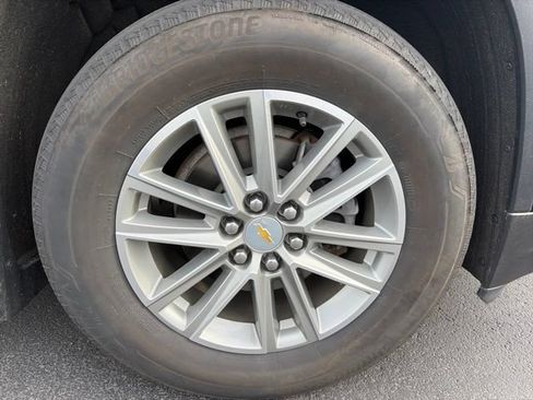Used 2023 Chevrolet Traverse LT w/ LPO, Floor Liner Package AWD/4WD image 2