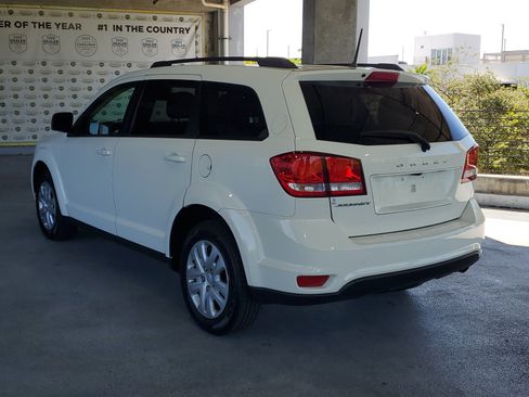 Used 2019 Dodge Journey SE FWD image 3