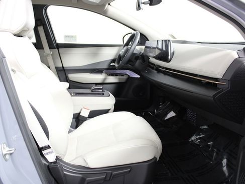 Used 2024 Nissan Ariya FWD image 11