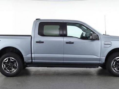 Used 2022 Ford F150 Lightning XLT image 9