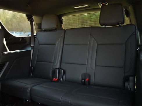 Used 2025 Chevrolet Tahoe High Country AWD/4WD image 16