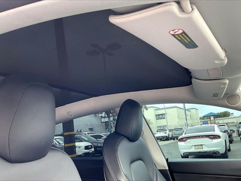 Used 2022 Tesla Model Y Long Range AWD/4WD image 21