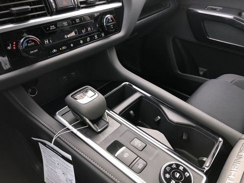 New 2025 Nissan Pathfinder SV image 28