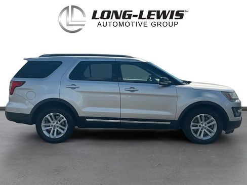 Used 2016 Ford Explorer XLT w/ Equipment Group 202A FWD image 8