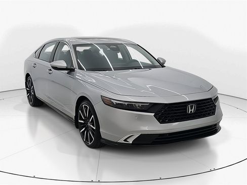 Used 2023 Honda Accord Touring image 3