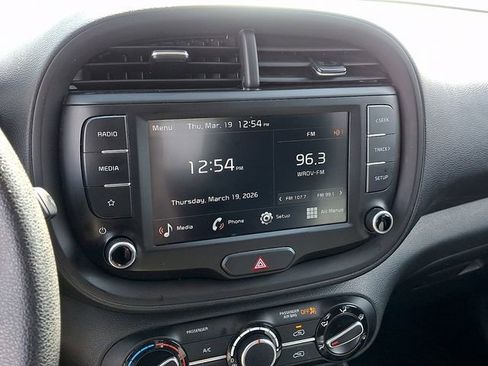 Used 2023 Kia Soul LX w/ LX Technology Package FWD image 17