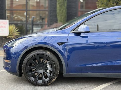 Used 2020 Tesla Model Y Long Range image 10