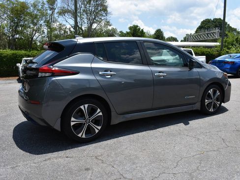 Used 2018 Nissan Leaf SV w/ SV Technology Package FWD image 3