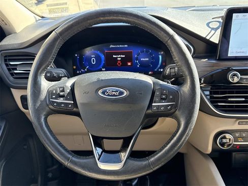 Used 2020 Ford Escape Titanium image 21