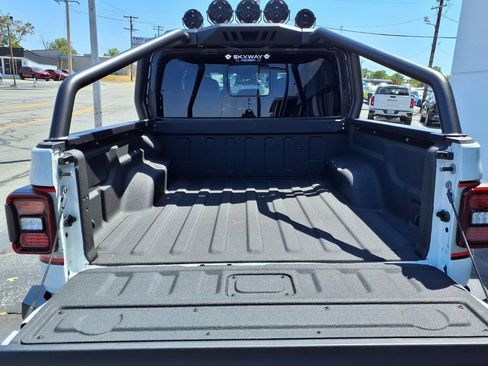Used 2026 Jeep Gladiator Rubicon w/ Steel Power Dome Hood Package AWD/4WD image 26