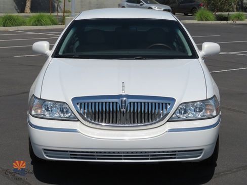 Used 2003 Lincoln Town Car Executive image 30