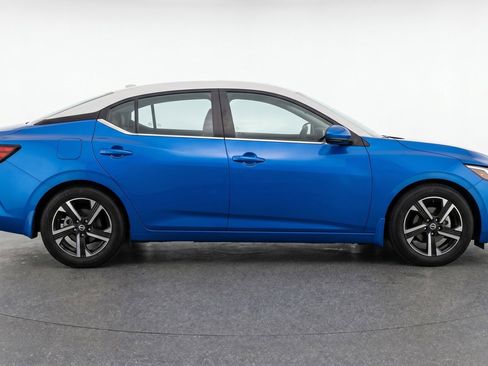 Used 2025 Nissan Sentra SV FWD image 11