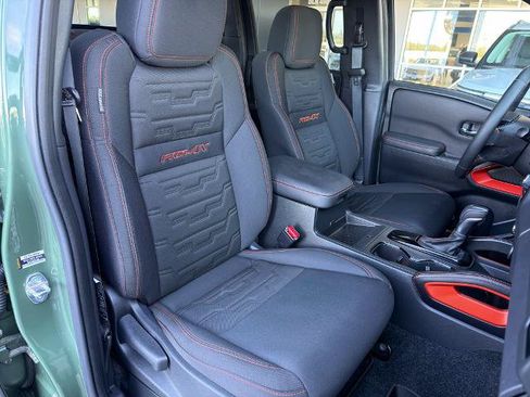 Used 2023 Nissan Frontier PRO-4X w/ Pro Convenience Package AWD/4WD image 9