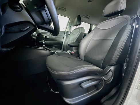Used 2018 Kia Soul FWD image 13