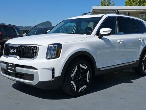Certified 2025 Kia Telluride EX w/ EX Captain's Chair Package AWD/4WD image 8