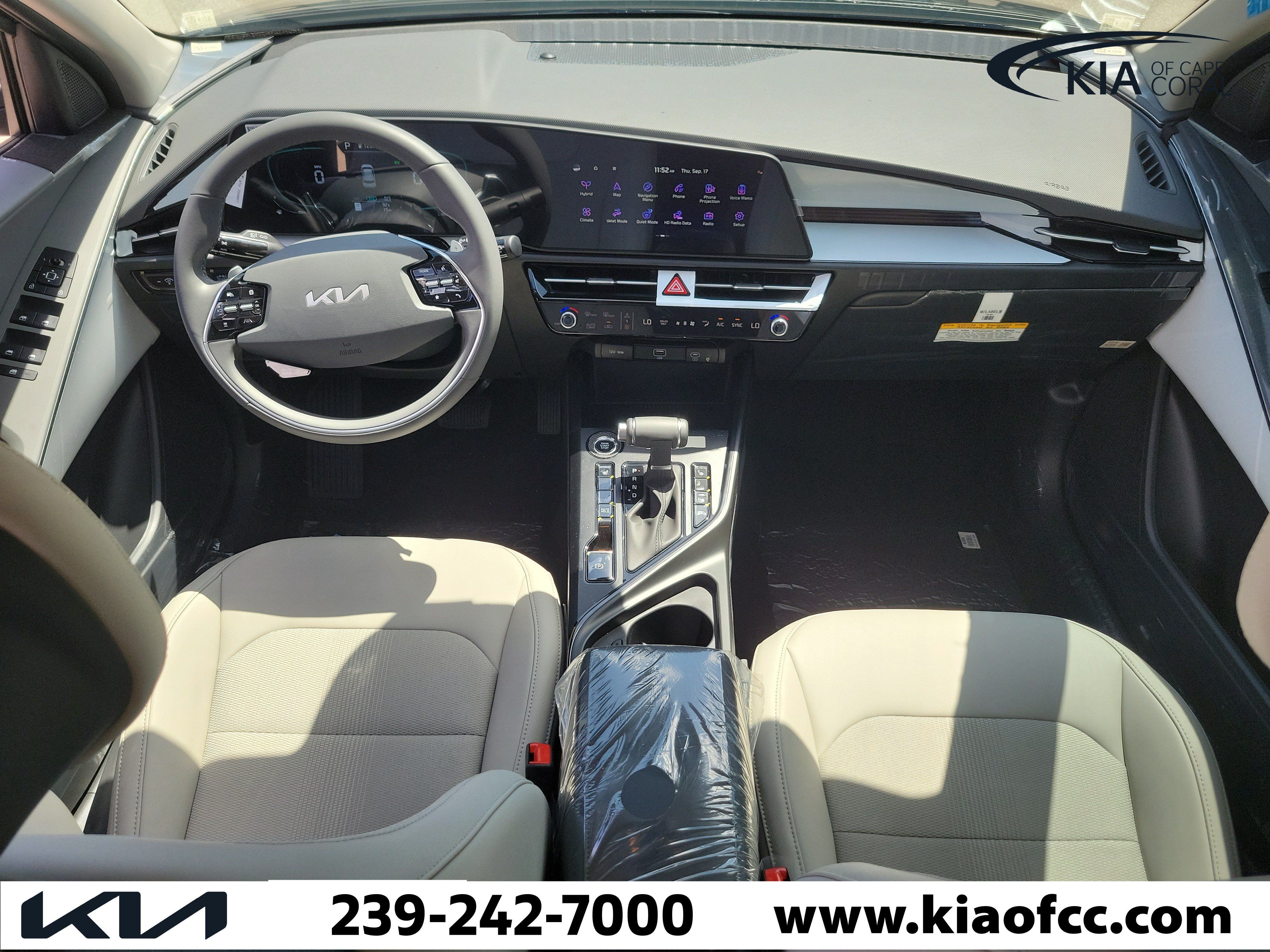 New 2026 Kia Niro EX FWD image 17