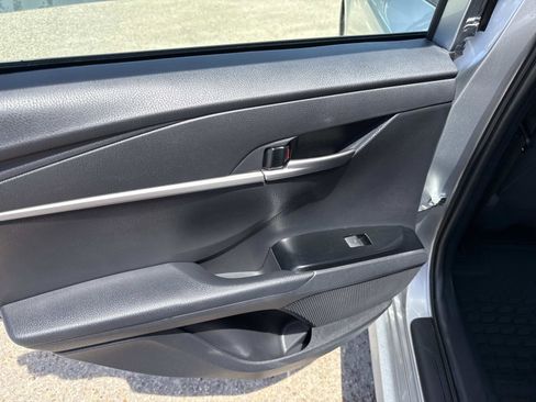 Used 2025 Toyota Camry LE w/ Convenience Package image 12