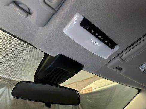 Used 2021 Nissan Kicks SV FWD image 32