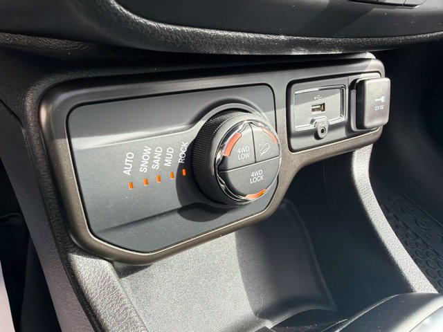 Certified 2023 Jeep Renegade Trailhawk w/ Sun/Sound Group AWD/4WD image 19