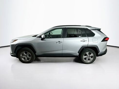 Used 2022 Toyota RAV4 XLE AWD/4WD image 4
