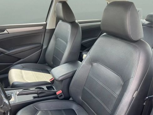 Used 2015 Volkswagen Passat 1.8T Limited Edition FWD image 11