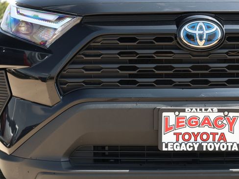 Used 2024 Toyota RAV4 LE AWD/4WD image 10