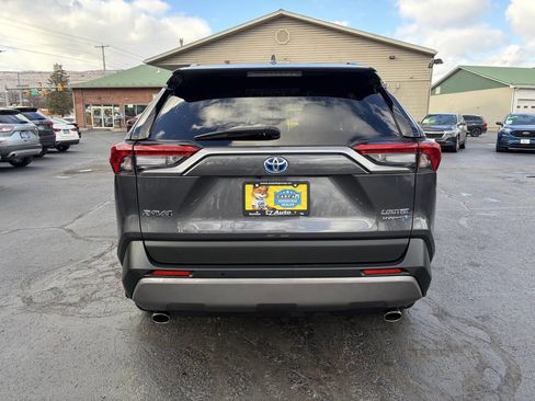 Used 2020 Toyota RAV4 Limited image 9