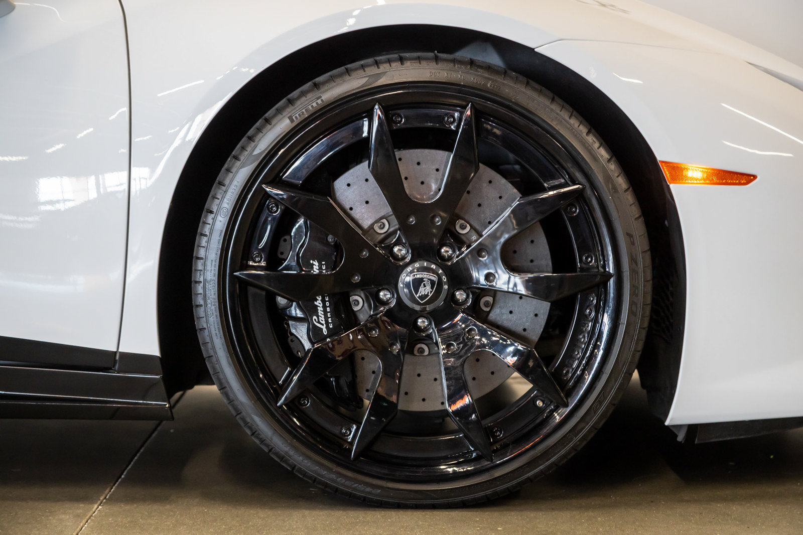 Used 2015 Lamborghini Huracan LP 610-4 AWD/4WD image 29