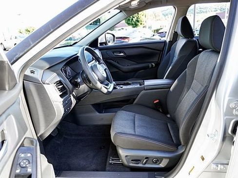 Used 2024 Nissan Rogue SV FWD image 15