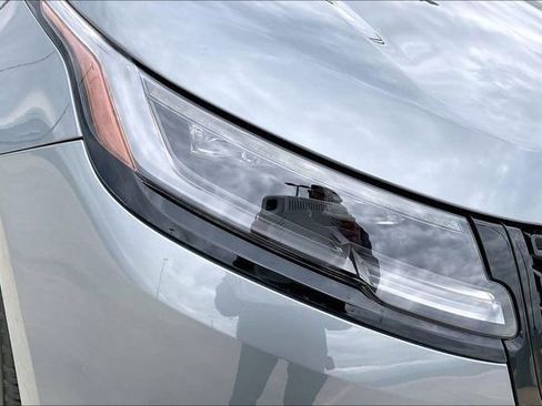 Used 2025 Land Rover Range Rover Velar Dynamic SE image 30